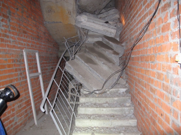 3 строителя погибли при обрушении лестниц в строящемся доме в Саранске
