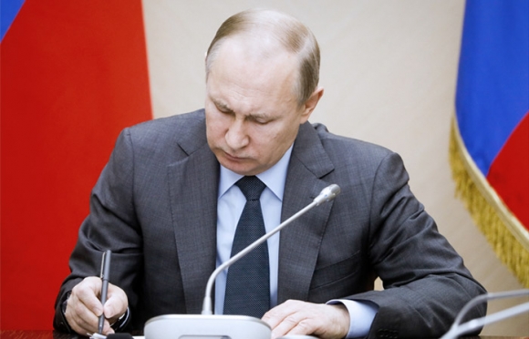 Владимир Путин подписал «майский» указ и повелел за 6 лет улучшить жилье 70% россиян