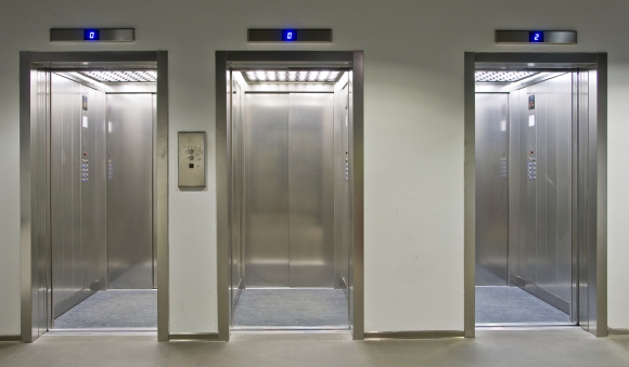 В домах новой Москвы до конца года установят 50 новых лифтов