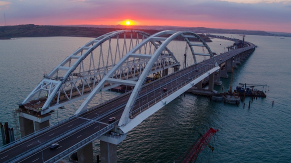 Строители Крымского моста начали демонтаж вспомогательной инфраструктуры