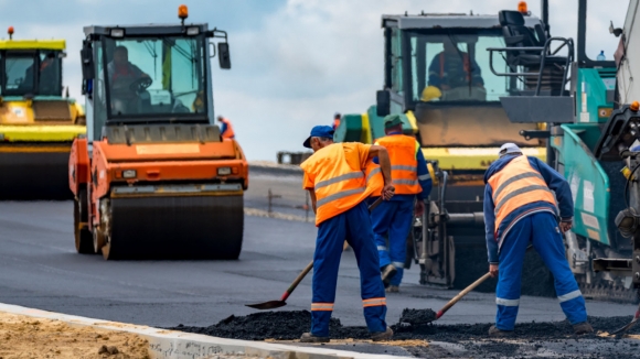 Правительство меняет правила увеличения госконтрактов на ремонт дорог из-за роста цен