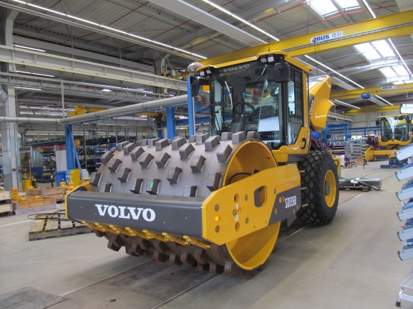 VOLVO: <br />
обустраиватели <br />
дорог