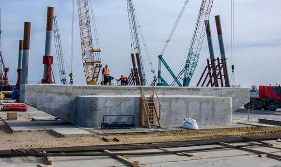 Строители начали сборку арочных пролётов Керченского моста
