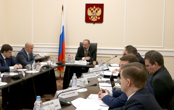 Эксперты работают <br />
в электронном <br />
формате
