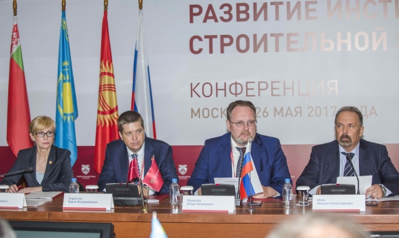 Строительные эксперты <br />
пяти государств <br />
впервые собрались вместе