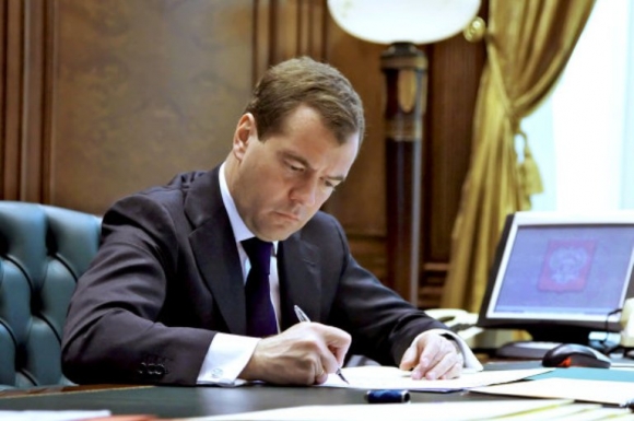 Медведев подписал документы по работе Фонда защиты прав дольщиков