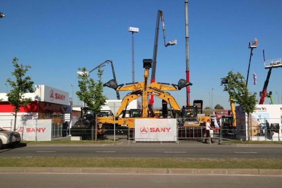 В Москве <br />
работает выставка <br />
bauma СТТ RUSSIA