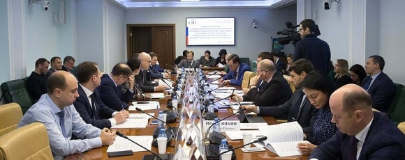 Сенаторы поговорили о госзакупках и ответственности банков