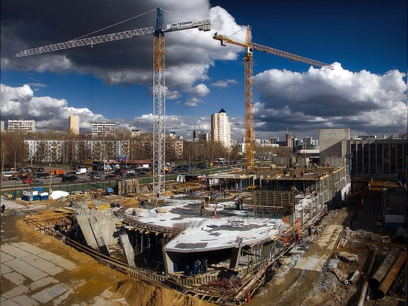 В Москве возобновили работу строек