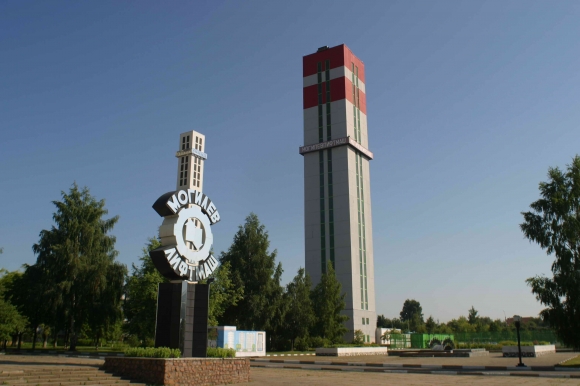 Белорусские лифтовики поздравляют российских строителей