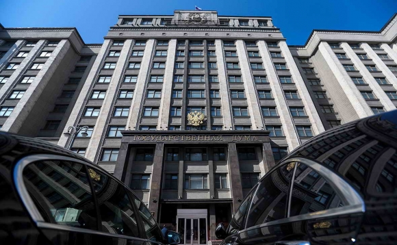 Госдума-2021: осень — время сесть за парты, пусть даже и большие.