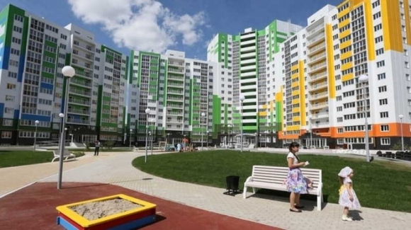 Новое жилье строится в 300 городах из 1117, более 50% денег – в Москве и Петербурге