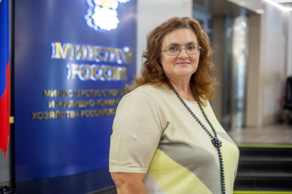 С мечтою «о людишках» …
