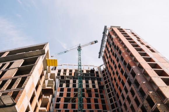 Около 500 домов строятся и проектируются по программе реновации в Москве