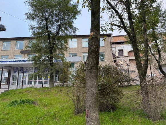 Здание колледжа частично обрушилось во Владивостоке