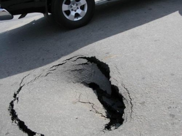 В Белгороде на новой гарантийной дороге просел асфальт