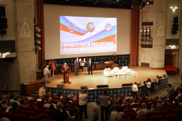 Элита стройкомплекса<br />
получила <br />
награды