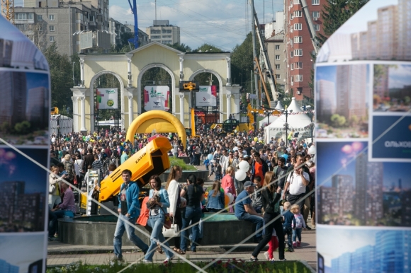 День строителя в Екатеринбурге – огонь, еда и розыгрыш авто