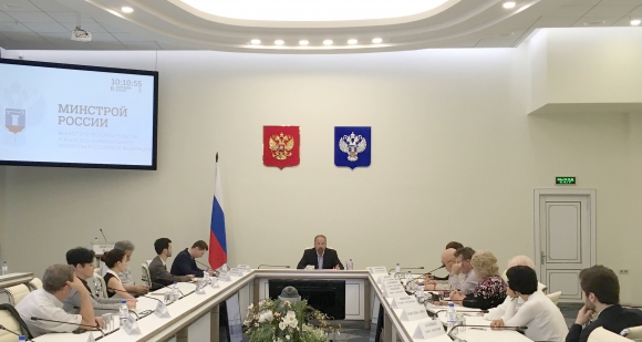 Минстрой полюбил <br />
отраслевую прессу. <br />
Но денег не предлагает